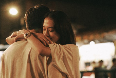 Ami buồn bã nói lời tạm biệt với Jimmy - Ảnh: ĐPCC Ami buồn bã nói lời tạm biệt với Jimmy