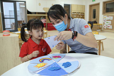 Nhiều điểm mới trong xét tặng danh hiệu nhà giáo nhân dân, nhà giáo ưu tú- Ảnh 1. Giáo viên mầm non là tác giả một sáng kiến được công nhận có hiệu quả áp dụng trong nuôi dạy thuộc đối tượng xét tặng danh hiệu nhà giáo ưu tú - Ảnh: HÀ QUÂN