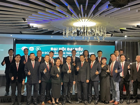 Cầu lông TP.HCM tập trung đào tạo trẻ để tìm lứa kế thừa- Ảnh 1. Ban chấp hành Liên đoàn Cầu lông TP.HCM nhiệm kỳ 6 - Ảnh: ĐỨC KHUÊ