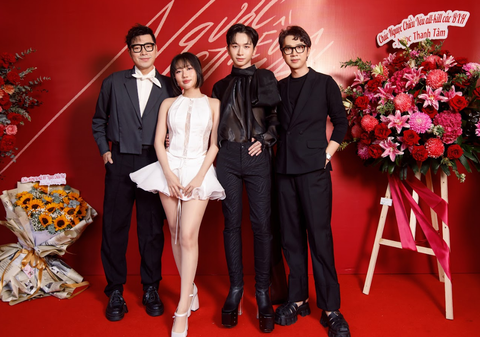 Đỗ Hoàng Dương làm MV lấy cảm hứng từ ‘cái nắm tay thế kỷ’ của Trương Quốc Vinh- Ảnh 13. Đỗ Hoàng Dương làm MV lấy cảm hứng từ ‘cái nắm tay thế kỷ’ của Trương Quốc Vinh- Ảnh 13.