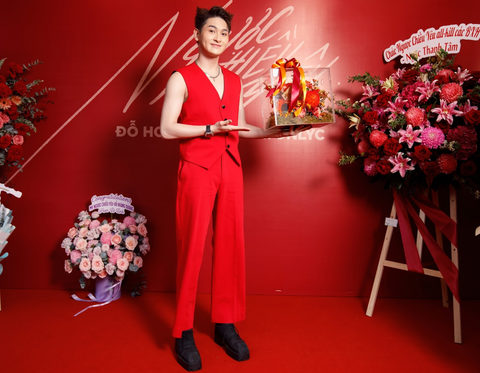 Đỗ Hoàng Dương làm MV lấy cảm hứng từ ‘cái nắm tay thế kỷ’ của Trương Quốc Vinh- Ảnh 11. Đỗ Hoàng Dương làm MV lấy cảm hứng từ ‘cái nắm tay thế kỷ’ của Trương Quốc Vinh- Ảnh 11.