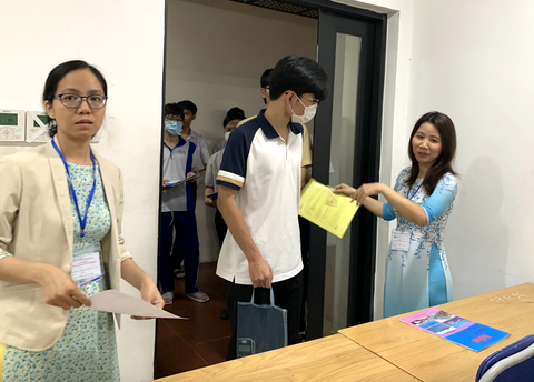 Những điều phải biết khi thi đánh giá năng lực sáng mai 7-4- Ảnh 1. Khi thi đánh giá năng lực, thí sinh phải chấp hành hiệu lệnh của ban coi thi và hướng dẫn của cán bộ coi thi - Ảnh: TRẦN HUỲNH