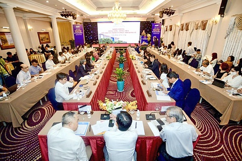 Ngân hàng Nhà nước tính cho gia hạn nợ thêm 6 tháng để phục hồi sản xuất kinh doanh- Ảnh 1. Các đại biểu tham dự hội thảo Khơi thông nguồn vốn ra thị trường do Tuổi Trẻ tổ chức vào ngày 5-4 - Ảnh: QUANG ĐỊNH