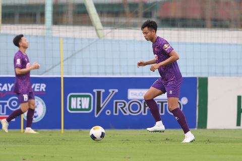 Trung vệ Nguyễn Thành Khai sinh năm 2002, cao 1,87m, lên đội một SHB Đà Nẵng từ mùa 2023 - 2024 - Ảnh: HOÀNG TÙNG Trung vệ Nguyễn Thành Khải sinh năm 2002, cao 1,87m, lên đội một SHB Đà Nẵng từ mùa 2023 - 2024 - Ảnh: HOÀNG TÙNG