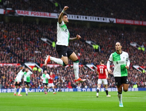 Hòa Man United, Liverpool mất ngôi đầu bảng vào tay Arsenal- Ảnh 2. Niềm vui của Diaz sau khi ghi bàn vào lưới Man United - Ảnh: REUTERS