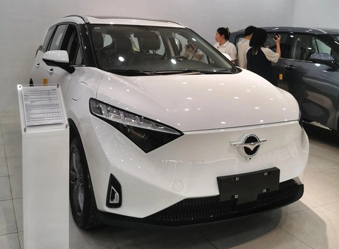 Tin tức giá xe: Xe điện Trung Quốc Haima 7X-E giảm giá 130 triệu tại đại lý, vẫn cao hơn đối thủ- Ảnh 1. Do giá niêm yết cao, dù được ưu đãi lớn, giá Haima 7X-E vẫn hơn đối thủ - Ảnh: Đại lý Haima
