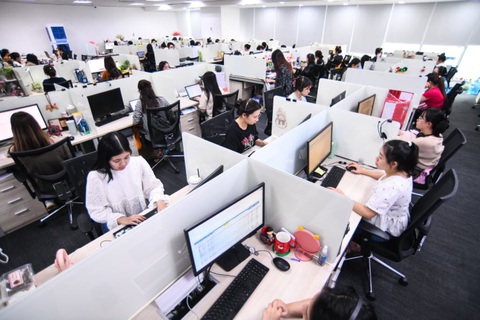 Cái hay của gen Z đáng học chứ!- Ảnh 1. Bạn trẻ làm việc tại văn phòng TP.HCM - Ảnh: QUANG ĐỊNH