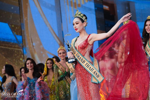 Người đẹp Malin Chara-anan giành vương miện Miss Grand Thailand 2024 - Ảnh: Fanpage Miss Grand Thailand Người đẹp Malin Chara-anan giành vương miện Miss Grand Thailand 2024 - Ảnh: Fanpage Miss Grand Thailand