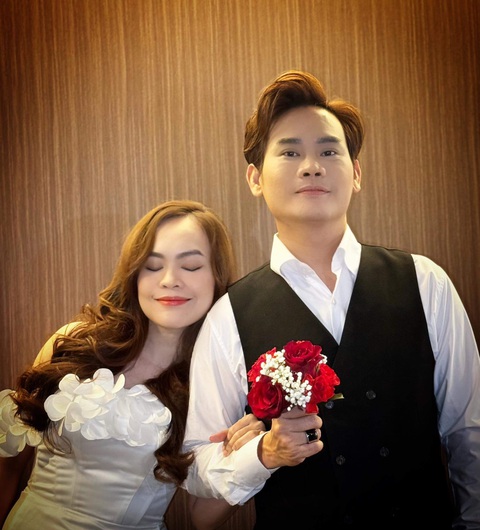 Khi nói về chi phí thực hiện bộ ảnh cưới này, Hồng Phúc nói: Khi nói về chi phí thực hiện bộ ảnh cưới này, Hồng Phúc nói: