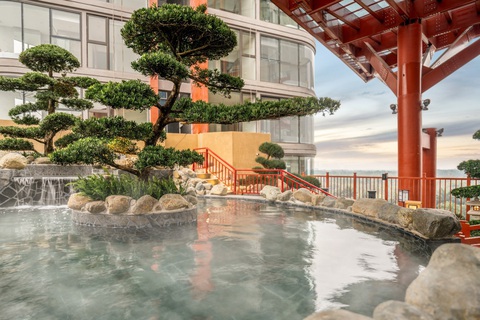 Có gì trong tổ hợp khoáng nóng Mori onsen cách hồ Hoàn Kiếm 14km?- Ảnh 3. Bể khoáng nóng kiềm không màu
