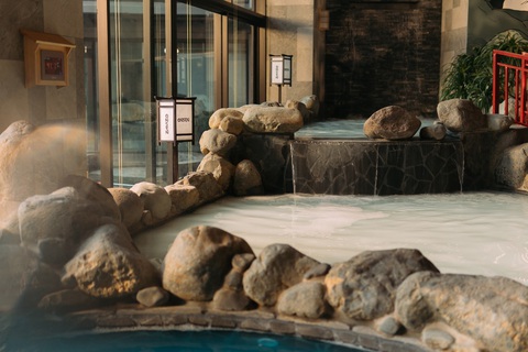 Có gì trong tổ hợp khoáng nóng Mori onsen cách hồ Hoàn Kiếm 14km?- Ảnh 4. Bể khoáng nóng soda