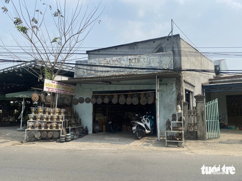 Phố đặc sản bê thui Cầu Mống chờ cầu Câu Lâu sửa xong để hồi sinh- Ảnh 5. Làng đúc đồng Phước Kiều nằm kế bên phố bê thui Cầu Mống