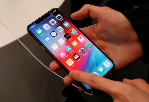 Ảnh minh họa: REUTERS Người dùng iPhone được khuyến cáo cảnh giác với các yêu cầu cài đặt phần mềm - Ảnh minh họa: REUTERS