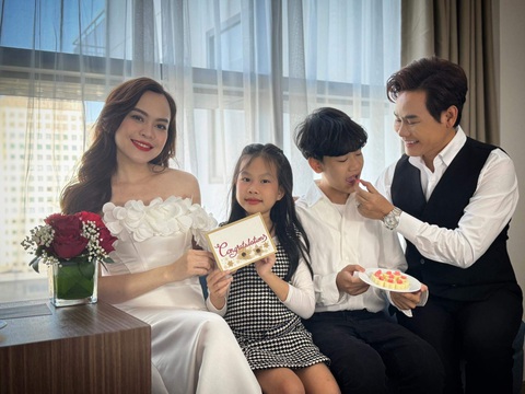 Hai con tuổi teen tặng quà bất ngờ kỷ niệm 25 năm ngày yêu và cưới của Hồng Phúc - Quỳnh Phượng- Ảnh 4.