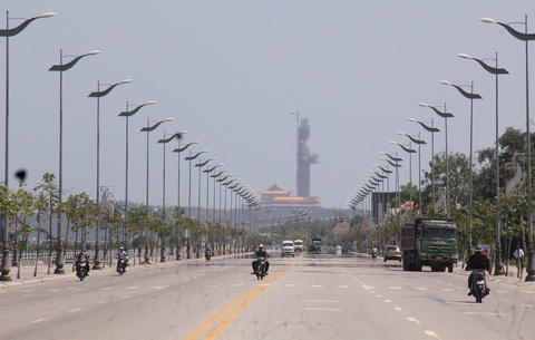 Người dân ủng hộ công an hóa trang, ghi hình bắt quái xế- Ảnh 2. Thời gian qua ở các tuyến đường lớn của TP Quảng Ngãi liên tục xảy ra tình trạng quái xế lạng lách, đánh võng khiến người dân bất an - Ảnh: TRẦN MAI