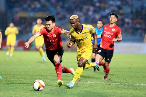 Nghịch lý V-League- Ảnh 1. V-League cần phải được ưu tiên để nâng cao chất lượng thay vì cho tuyển U23 tạm nghỉ thi đấu - Ảnh: MINH ĐỨC