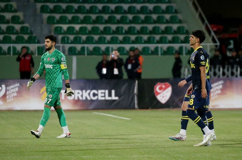 Vì sao CLB Fenerbahce bỏ ngang trận Siêu cúp Thổ Nhĩ Kỳ khi mới đá 1 phút?- Ảnh 2. Fenerbahce