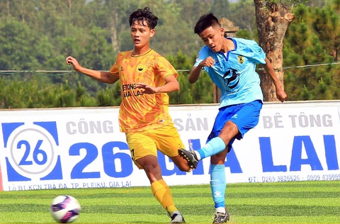 Nghi vấn bất thường ở Giải hạng nhì quốc gia 2024- Ảnh 2. Trận Tây Nguyên Gia Lai (áo vàng) và Kon Tum ở Giải hạng nhì 2024 - Ảnh: KON TUM FC