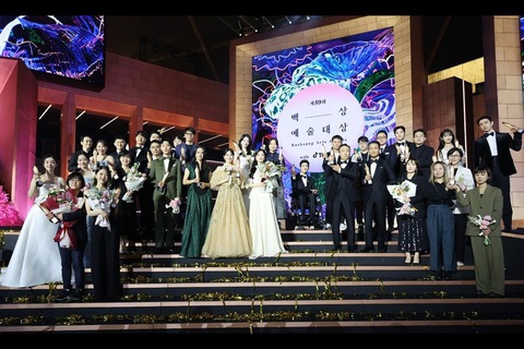 Baeksang 2023 năm qua kết thúc ấn tượng - Ảnh: JTBC Baeksang 2023 năm qua kết thúc ấn tượng - Ảnh: JTBC