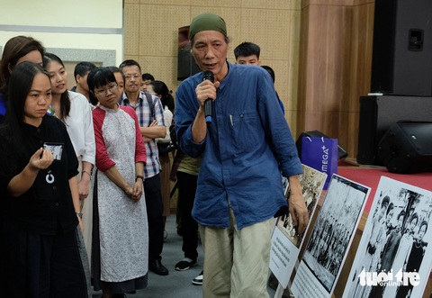Rất đông các bạn trẻ dự tọa đàm và nghe nhà nghiên cứu Bùi Trọng Hiền nói về ả đào - Ảnh: ĐẬU DUNG Rất đông các bạn trẻ dự tọa đàm và nghe nhà nghiên cứu Bùi Trọng Hiền nói về ả đào - Ảnh: ĐẬU DUNG
