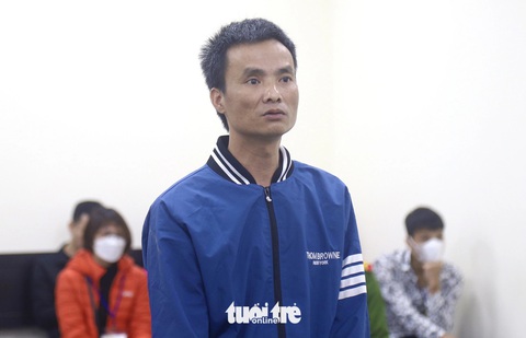 Tài xế hầu tòa vì tông chết bảo vệ khu đô thị sau mâu thuẫn khóa bánh xe ô tô- Ảnh 1. Bị cáo Trịnh Bá Trọng tại tòa sáng 8-4 - Ảnh: DANH TRỌNG