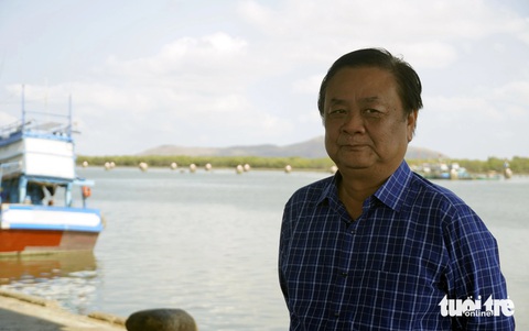 Bộ trưởng Lê Minh Hoan: ‘Hành động không chỉ để gỡ thẻ vàng mà còn vì thế hệ mai sau’- Ảnh 1. Bộ trưởng Lê Minh Hoan tại cảng cá Cát Lỡ, TP Vũng Tàu sáng 8-4 - Ảnh: ĐÔNG HÀ