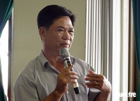 Bộ trưởng Lê Minh Hoan: ‘Hành động không chỉ để gỡ thẻ vàng mà còn vì thế hệ mai sau’- Ảnh 6. Ngư dân Nguyễn Đình Ngọc trải lòng tâm sự với Bộ trưởng Lê Minh Hoan - Ảnh: ĐÔNG HÀ