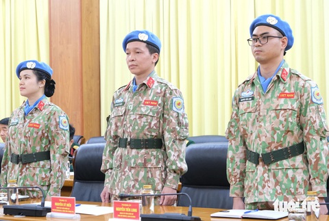 Việt Nam sẽ có ba sĩ quan đi gìn giữ hòa bình Liên Hiệp Quốc theo hình thức cá nhân- Ảnh 3. Đến thời điểm này, ba sĩ quan đã chuẩn bị kỹ lưỡng về mọi mặt để lên đường thực hiện nhiệm vụ gìn giữ hòa bình Liên Hiệp Quốc - Ảnh: HÀ THANH