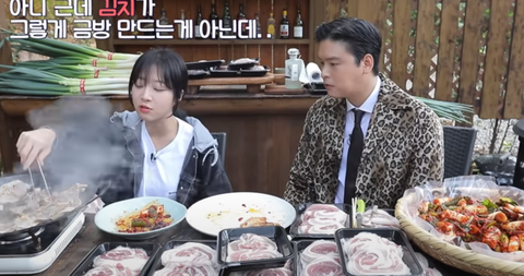 Nam diễn viên Lee Jang Woo (phải) trò chuyện với YouTube. Anh mở nhà hàng để có thêm thu nhập - Ảnh cắt từ màn hình Nam diễn viên Lee Jang Woo (phải) trò chuyện trên YouTube. Anh mở nhà hàng để có thêm thu nhập - Ảnh cắt từ màn hình