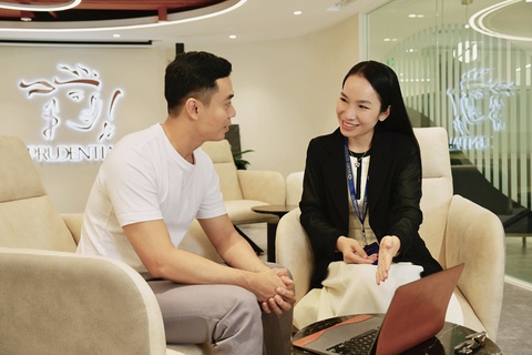 Prudential: Tổng doanh thu tăng, 1.900 tỉ đồng bồi thường bảo hiểm năm 2023- Ảnh 1. Các khách hàng của Prudential được nhận tổng cộng 1.900 tỉ đồng quyền lợi bồi thường trong năm 2023
