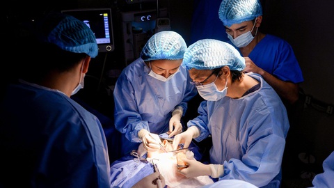 Khát khao được ‘lấp đầy’ của cô gái mặt lõm- Ảnh 4. Khát khao được ‘lấp đầy’ của cô gái mặt lõm- Ảnh 4.