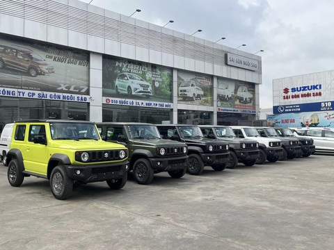 Tin tức giá xe: Suzuki Jimny 2024 loạn giá tại các đại lý- Ảnh 1. Những chiếc Suzuki Jimny lô sản xuất 2024 đã về hệ thống đại lý trên toàn quốc - Ảnh: Đại lý Suzuki