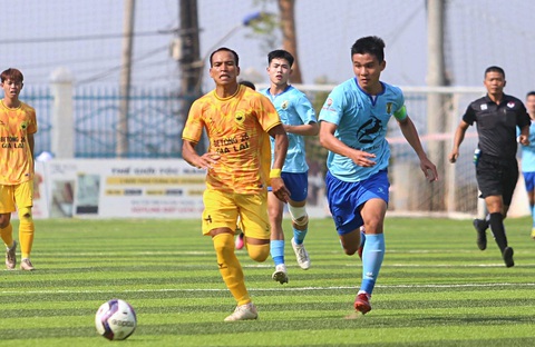 CLB Tây Nguyên Gia Lai bị VFF cảnh báo là những ai?- Ảnh 2. CLB Tây Nguyên Gia Lai (áo vàng) đang trong tầm ngắm của VFF - Ảnh: NGỌC LÊ