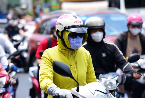 Thời tiết hôm nay 9-4: Bắc Bộ chuyển lạnh, mưa dông; Nam Bộ vẫn nắng gay gắt- Ảnh 1. Hôm nay 9-4, thời tiết nắng nóng vẫn diễn ra khắp Nam Bộ - Ảnh: DUYÊN PHAN