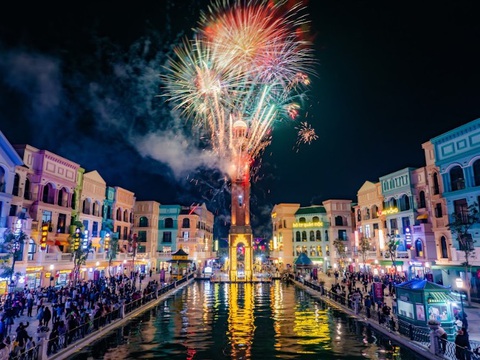 Ocean City sôi động lễ hội chào hè 2024- Ảnh 2. Ocean City cũng là siêu quần thể đô thị đầu tiên và duy nhất tại Việt Nam bắn pháo hoa mỗi tối. Ảnh: Đ.H