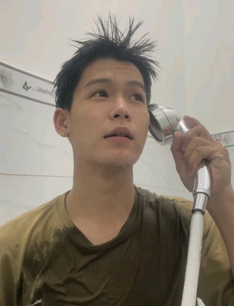 Ảnh vui 9-4: Gửi thư tỏ tình cho cậu bạn sắp chuyển trường- Ảnh 5. Alo, em nghe rõ không?