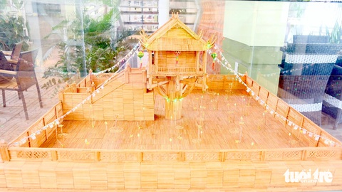 Độc đáo kiến trúc biểu tượng TP.HCM bằng hàng triệu que tăm- Ảnh 7. Mô hình Chùa Một Cột - Ảnh: ĐẶNG TUYẾT