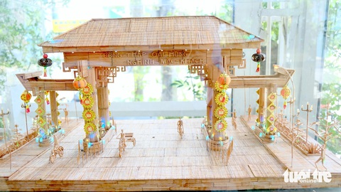 Độc đáo kiến trúc biểu tượng TP.HCM bằng hàng triệu que tăm- Ảnh 9. Mô hình Cổng Tam quan Cao Lãnh xưa - Ảnh: ĐẶNG TUYẾT