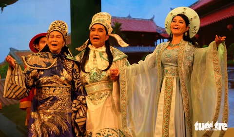 Nghệ sĩ Thanh Tuấn (giữa) và Ngọc Huyền trong live show của danh ca Minh Cảnh - Ảnh: LINH ĐOAN Nghệ sĩ Thanh Tuấn (giữa) và Ngọc Huyền trong live show của danh ca Minh Cảnh - Ảnh: LINH ĐOAN