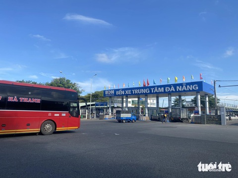 Xe buýt Đà Nẵng nối với phố cổ Hội An mở cửa đúng dịp lễ 30-4- Ảnh 2. Các tuyến xe buýt liên kề giúp kết nối giao thương giữa 2 tỉnh tốt hơn - Ảnh: TRƯỜNG TRUNG