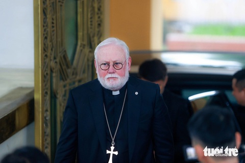 Bộ trưởng Ngoại giao Bùi Thanh Sơn gặp Ngoại trưởng Tòa thánh Vatican- Ảnh 1. Ngoại trưởng Tòa thánh Vatican, Tổng giám mục Paul Richard Gallagher tại Hà Nội chiều 9-4 - Ảnh: NGUYỄN KHÁNH