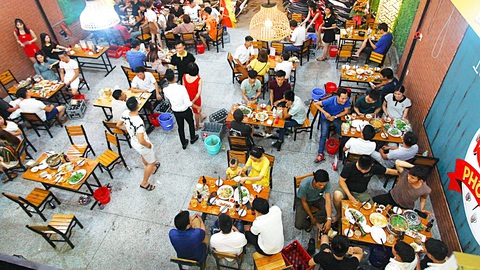 Uống bia ngày hè: Đừng nhầm là giải nhiệt- Ảnh 1. Các chuyên gia khẳng định việc uống bia giải nhiệt là quan niệm sai lầm - Ảnh: ĐOÀN NHẠN