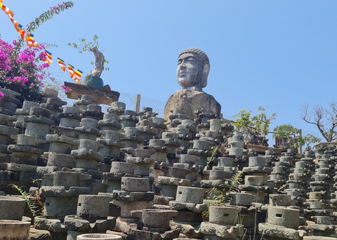 Người trẻ càng giỏi càng mong manh, đừng cợt nhả khi họ muốn chữa lành- Ảnh 2. Nhu cầu chữa lành ở người trẻ thật sự lớn hơn chúng ta nghĩ - Ảnh: TRẦN MAI