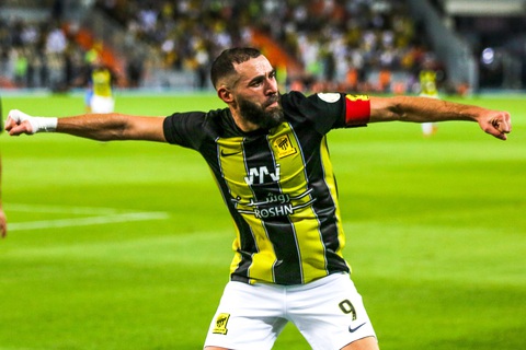 Tin tức thể thao sáng 9-4: Benzema ghi bàn đầu tiên sau 115 ngày, đưa Al Ittihad vào chung kết- Ảnh 1. Benzema ăn mừng bàn thắng vào lưới Al Wehda - Ảnh: Reuters