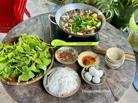Bữa cơm miền Tây nhà Út Tình, dân dã bao ngon- Ảnh 4. Món lẩu hột vị lộn ăn vừa ngon vừa bổ - Ảnh: Chuyện nhà Út Tình