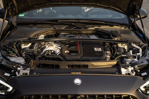 Mercedes-AMG C 63 S E Performance giá từ 4,9 tỉ, mạnh ngang siêu xe- Ảnh 2. Mẫu xe sang của Đức nhắm tới đối tượng đam mê tốc độ với động cơ mạnh 680 mã lực - Ảnh: Mercedes-Benz