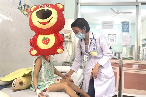 Diễn biến mới nhất vụ trẻ ngộ độc botulinum sau ăn tiệc tất niên ở Thủ Đức- Ảnh 1. Bệnh nhi còn lại trong vụ ngộ độc botulinum sau khi cùng ăn bữa tiệc tất niên ở Thủ Đức, TP.HCM sắp được xuất viện sau hai tháng điều trị tích cực tại Bệnh viện Nhi đồng 2 - Ảnh: M.T.