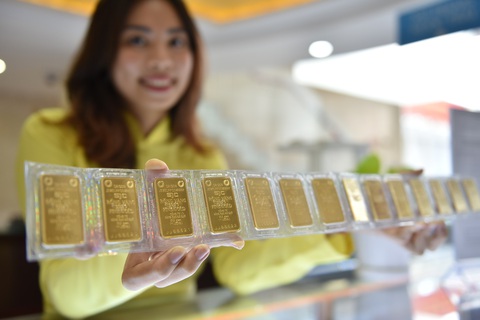 Giá vàng miếng SJC cao kỷ lục: 83,5 triệu đồng/lượng- Ảnh 1. Hôm nay giá vàng miếng SJC đã lần đầu chạm tới mức kỷ lục: 83,5 triệu đồng/lượng - Ảnh: NGỌC PHƯỢNG