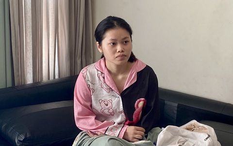 Khởi tố, bắt giam đối tượng dẫn dụ hai bé ở phố đi bộ Nguyễn Huệ nhằm mục đích khiêu dâm- Ảnh 1. Phạm Huỳnh Nhật Vi đã dẫn dụ hai con của chị Nguyễn Thị Chi về nhà mình - Ảnh do công an cung cấp