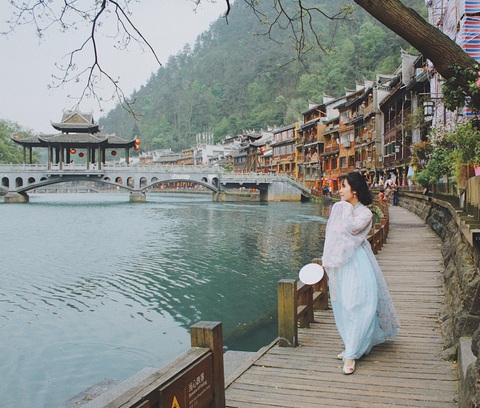 Nhiều tour du lịch Trung Quốc bằng đường bộ cho du khách lựa chọn - Ảnh: THU HÀ Nhiều tour du lịch Trung Quốc bằng đường bộ cho du khách lựa chọn - Ảnh: THU HÀ